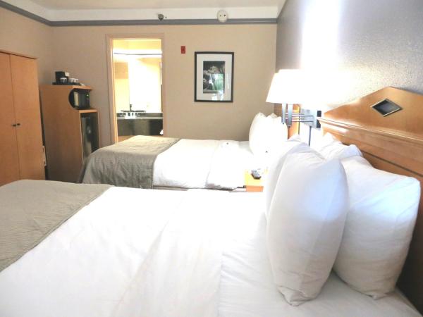 Queen Suite - Accessible/Non-Smoking