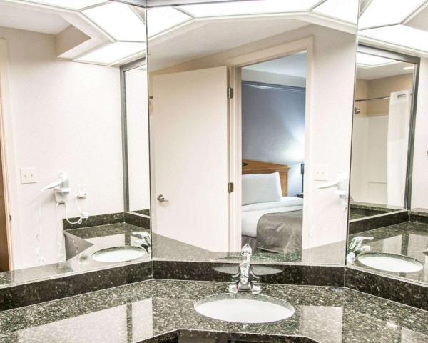 Queen Suite with Two Queen Beds - Sofa Bed